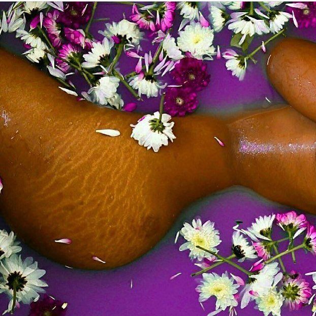 mygramnet's tweet photo. ➤ https://t.co/pZRRGAKv0Z 🍃🌺🌼🌺🌸🍃 | Celebrate her Beauty .
.
.
#2frochicks #afrohair #curves #stretchmarksarebeautiful #melanin #naturalhair #instadaily #lips #afrocaribbean #afrolatinx #afroafrican #afroindigenous #photooftheday #blackgirlma... https://t.co/ESRVqwpjjq