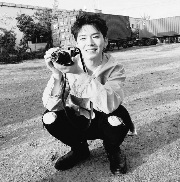 skykonic1311's tweet photo. " We are a beautiful and very happy family " 🌌👪👶💖
#MONSTA_X #Kihyun #monbebeflywithyou #MonbebeSelcaDay https://t.co/hLbOmaxWJV