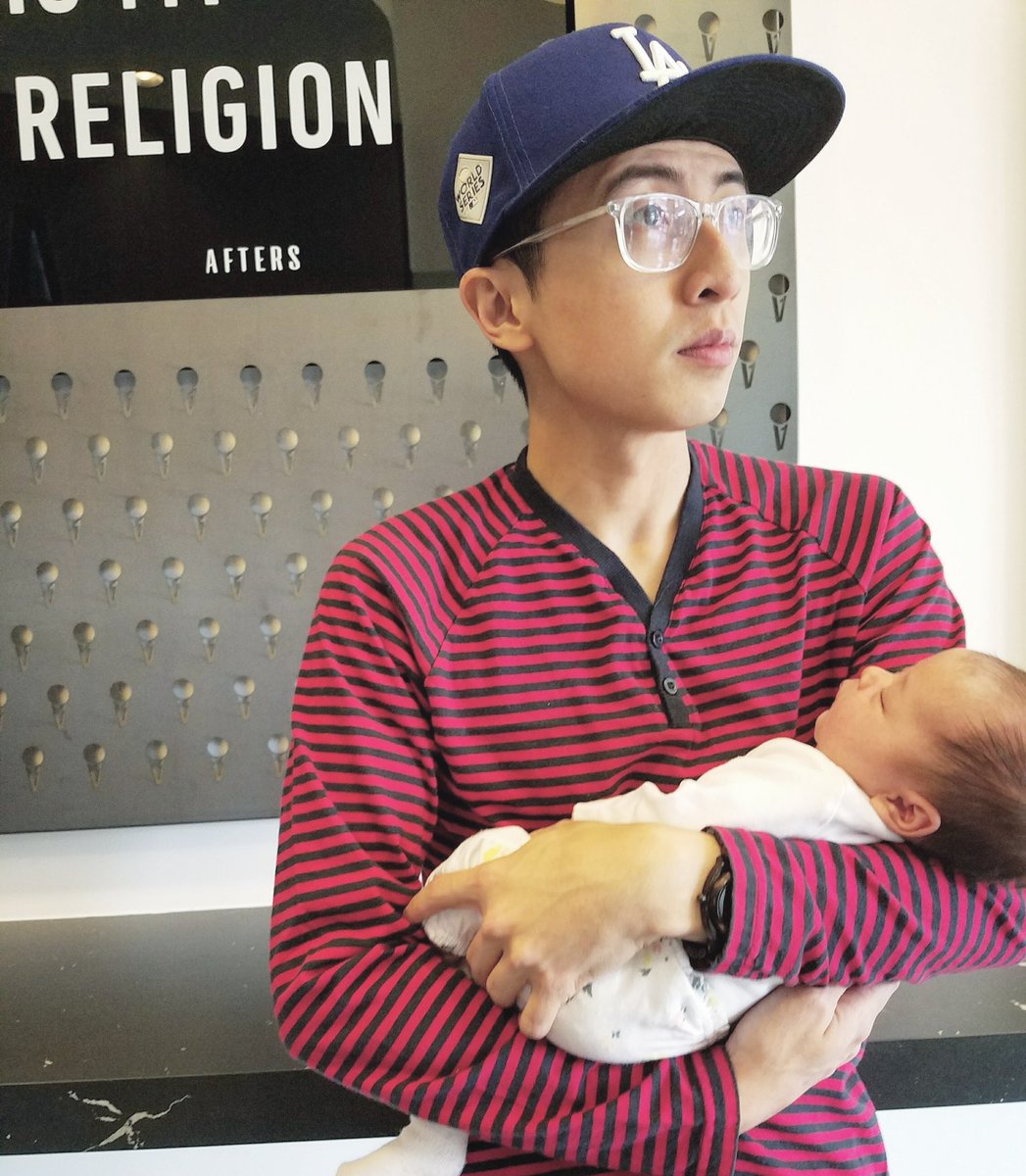 MagnusChhan's tweet image. Ice cream for mom and dad. Ass cream for baby. #buttpaste #HarperLynnChhan