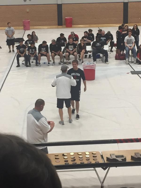 HunterCunning10's tweet photo. Won regionals as a team. Placed 5th in the 181 weight class for the region. Went 8/9 on lifts. Totaled at 1255 with a 475lb squat, 290lb bench, and a 490lb deadlift. Greatful for this amazing team that I am proud to call family. It's been a great season and I'm ready for the next https://t.co/R6MnzJZJIL