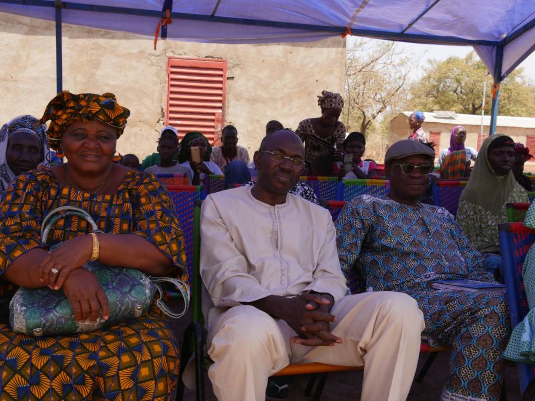 itogolanyetaa's tweet photo. Yes to the #promotion of #rural_woman, yes to the #self_fulfillment of rural woman & yes in the #local_empowement
I chaired this Saturday an awarding ceremony of women and men organised by @Mfolkecenter within the framework of the celebration of the 8th march in #Bougoula, #Mali https://t.co/M0juCFDVvx