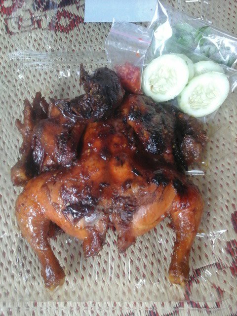 ResikOmah's tweet photo. @kulineryogya @KulinerJogja @Jogja24Jam @Jogjastudent @jogjamediapromo Ayam BARADAS pedasnya bikin nyosss, open order, 90 K,   081617477215 https://t.co/R5BB5GXaLs
