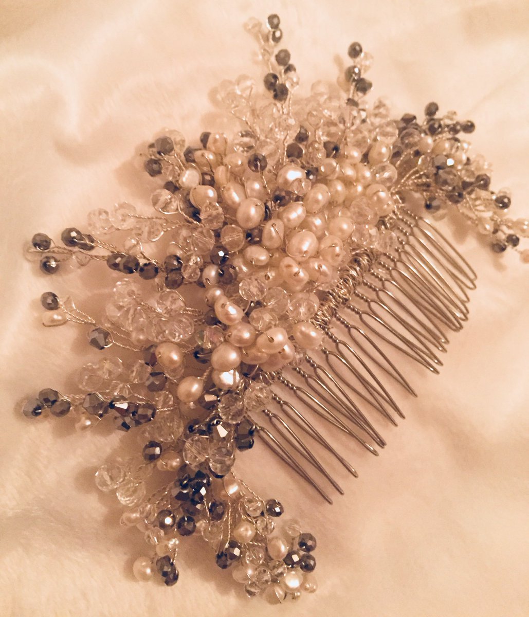 etsy.me/2oZFpzi stunning bridal hair combs. Custom made in a variety of colours, shapes, styles etc to coordinate with your colour scheme &amp; hair style 👰🏼💍
