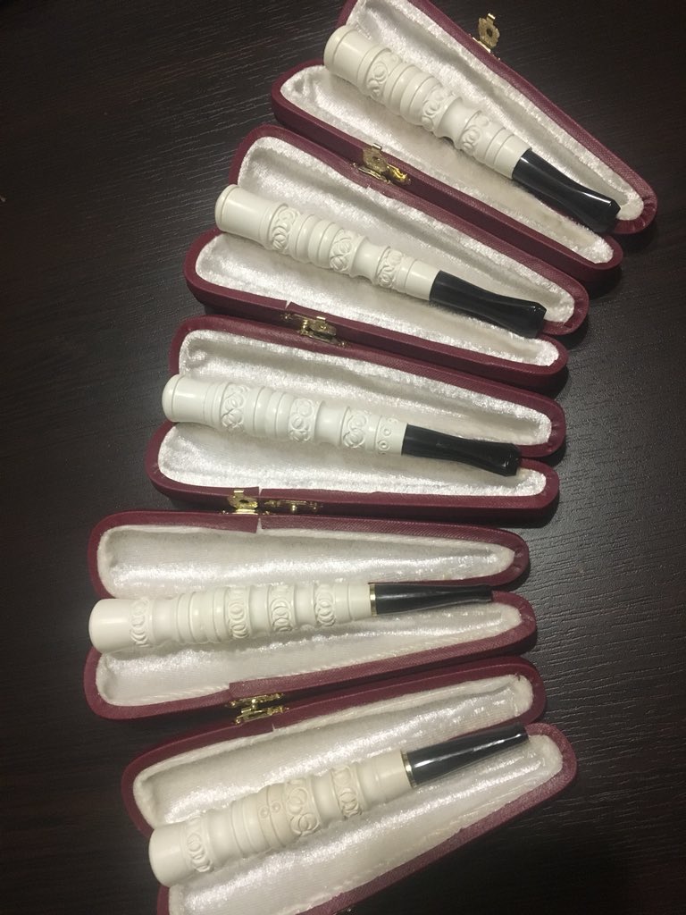 CPWcalabashpipe's tweet photo. https://t.co/FOVWe5CYrB. #cigaretteholder #cigarette #cigaretteholders #cigarettesaftersex #cigarettes #mouthpiece #meerschaumcigar #meerschaumcigarholder https://t.co/9cgMdsF14U