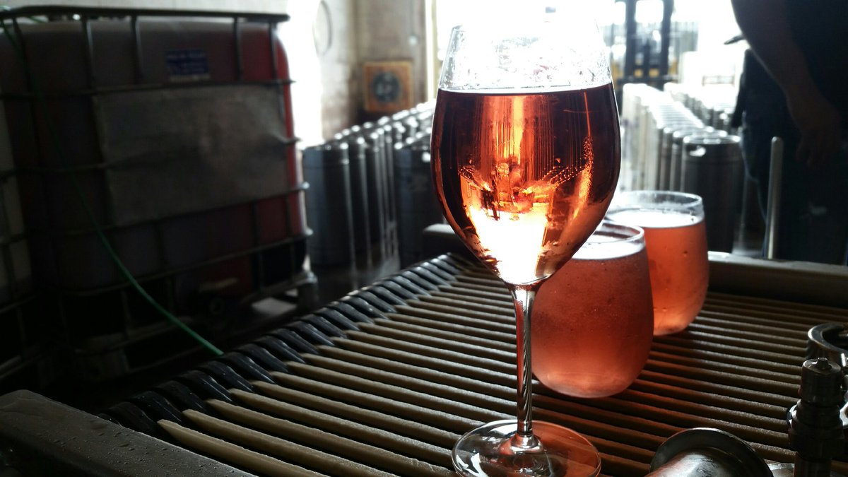 vintapwine's tweet photo. Rosé, that’s what’s happening today. #rosewine https://t.co/0eTSnueJ7e