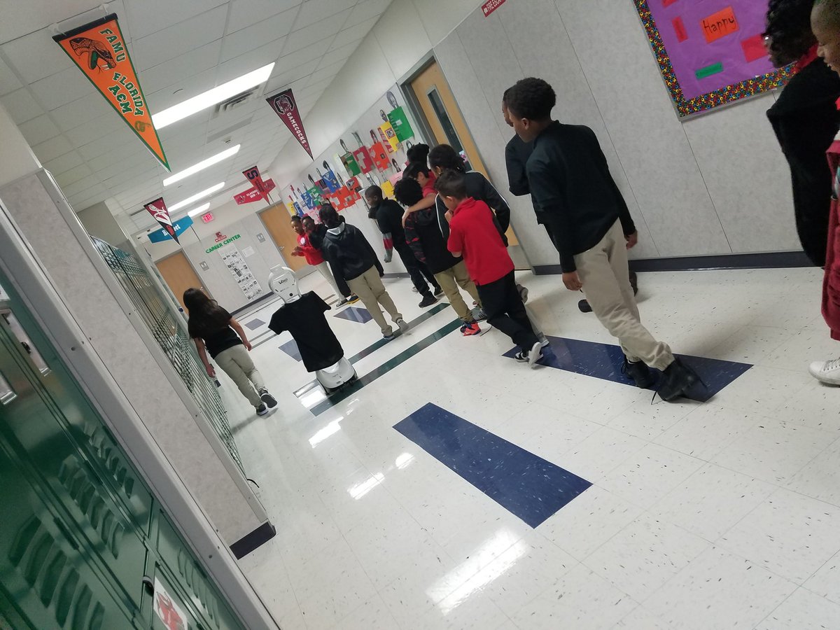 CindyGarrett20's tweet image. @CHISDCP Your FrIenDs are SO excited your back! We are now Complete! #ourheartsarefull #4thgraderocks #Technologyisamazing #workthatbow