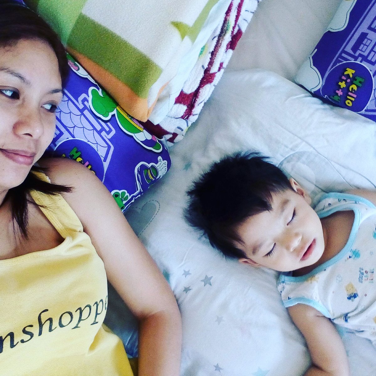 princess_meanne's tweet photo. Bantay sa batang maaga kung gumising. Hahaha. Missing the old days na minamasdan ko lang sya while sleeping or playing and he will smile at me. Ngaun, kapag tulog nalang namamasdan ng ganun.
#LearningStage
#SuperDuperCurious
#SuperBilisMakuhaAngGagayahin https://t.co/lM16nZ6Y7w