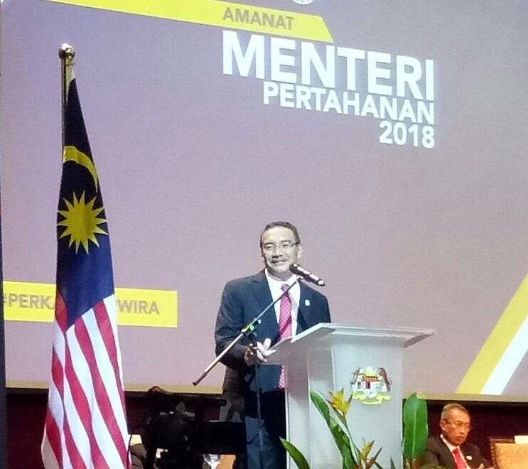 TheAirTimes's tweet photo. "Agenda dan matlamat yang hendak kita jayakan tahun ini, merupakan hasil beberapa siri perbincangan saya bersama kepimpinan tertinggi MINDEF dan ATM sejak tahun lalu lagi" YB Dato Seri @HishammuddinH2O 
#PerkasaPerwira 🤜🤛 https://t.co/rhhzT6L7Fh