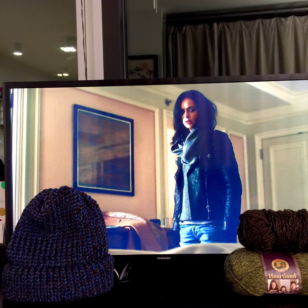 handmade4usmil's tweet photo. Finished up #OORAHknits no. 117 while rewatching the first season of @JessicaJones in preparation for season 2 dropping on March 8th. Enough time tonight for one more episode and a few rows on the next hat?? You bet! Sleep is highly overrated 😄
@netflix #netflixandknit https://t.co/iiQ6qeRfa4
