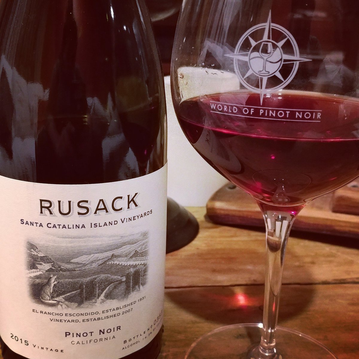 winewithsteph's tweet photo. #MondayMotivation @rusackwines @WorldofPinot 
#catalinisland #PinotNoir https://t.co/5Xw0fHuVBV