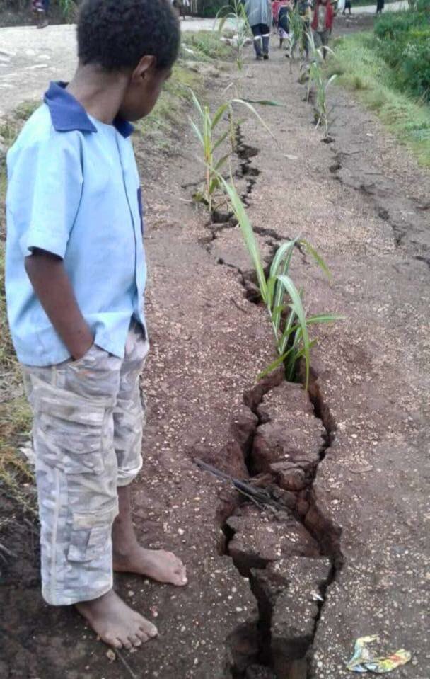 revstephenleach's tweet photo. More images emerging of the massive path of destruction left after several major #Earthquakes have shaken the Highlands of #PapuaNewGuinea over the past few days. #PrayForPNG #PNG https://t.co/lSsYIReEII