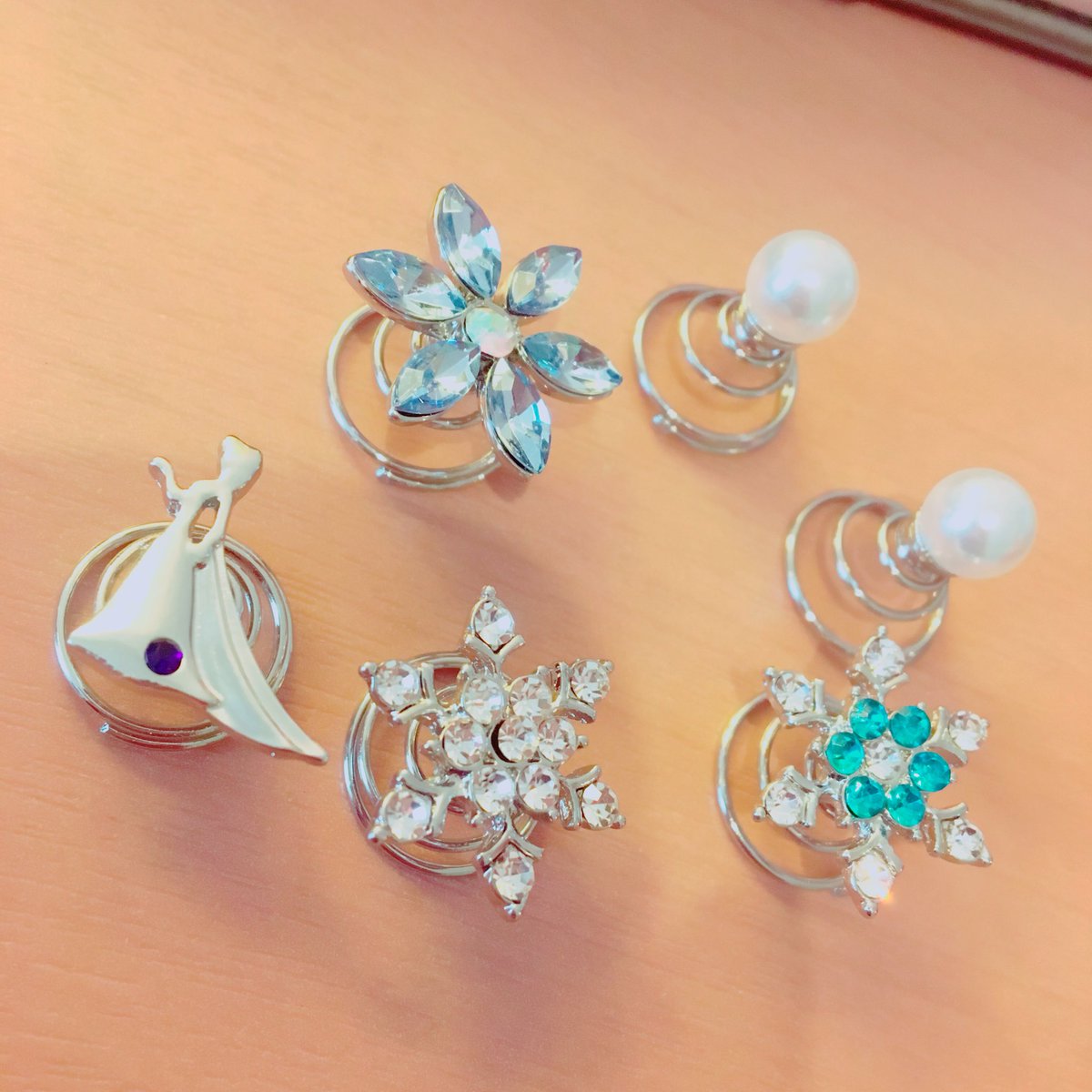 _yumeookoku_'s tweet photo. 初めてのヘアピアス❄💓

アナ雪イベントに合わせて雪の結晶たくさんコーデ❄✨🏰✨❄

#Fuzea https://t.co/Woq08V5dS4