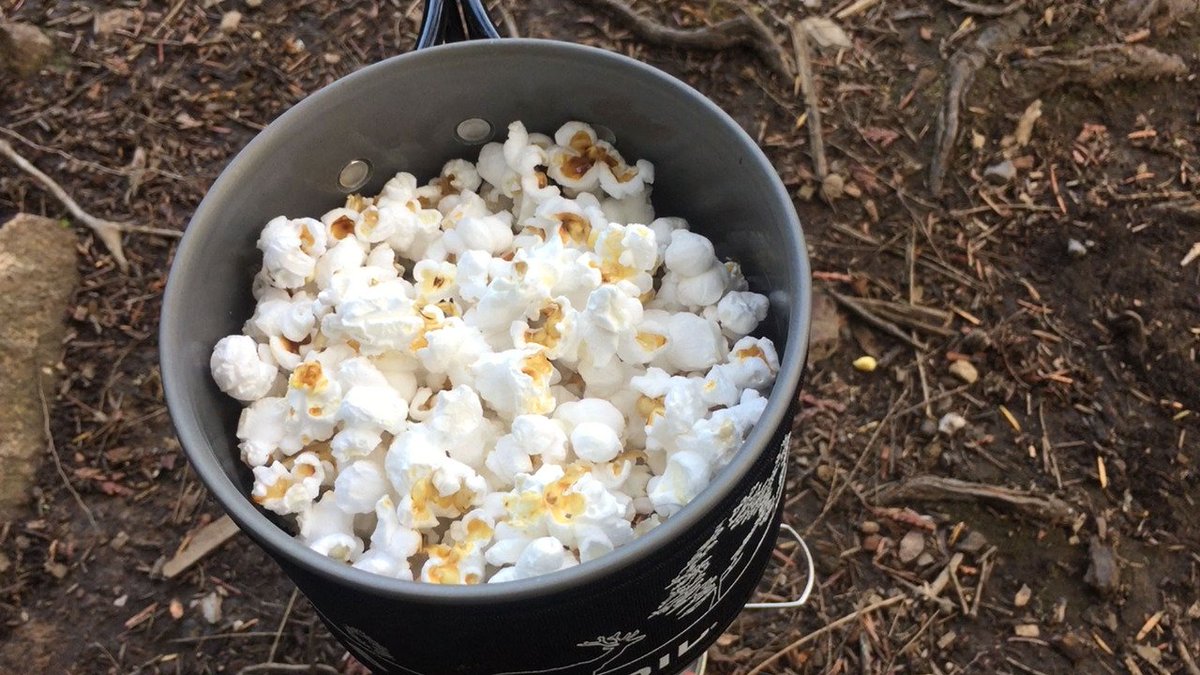 Making fresh popcorn in your backpacking stove is oddly satisfying after a day of #hiking.
cloudlineapparel.com/blogs/cloudlin…