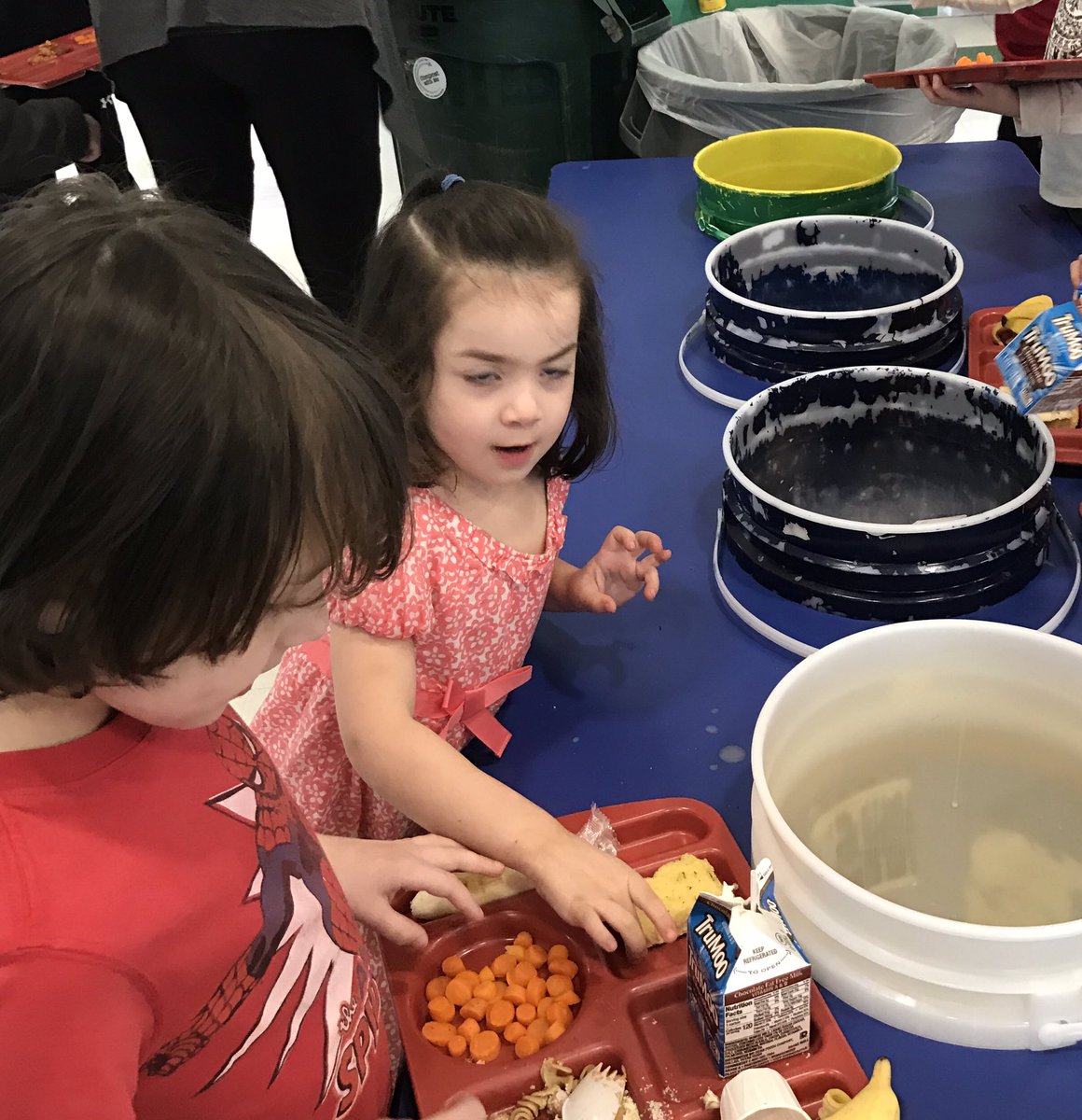 Sharon_Fulone's tweet photo. Team 172 loves to recycle and compost thanks to Ms. Martin, Mr. Randy and our awesome bucket table #mashpee #kcc #team172 https://t.co/cxdi2EgctC