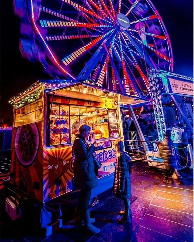 Profitez de #MTLenLumiere jusqu'au 4 mars. De la luminothérapie sous forme d'activités lumineuses en plein air, de concerts gratuits, de manèges et de sucreries ici et là. 
Crédits 📷 : <a href="/arcpixel/">YouTube ArcPiXel</a>

#placedesarts #oldportmtl #luminotherapie #somontreal … ift.tt/2oq4CCM