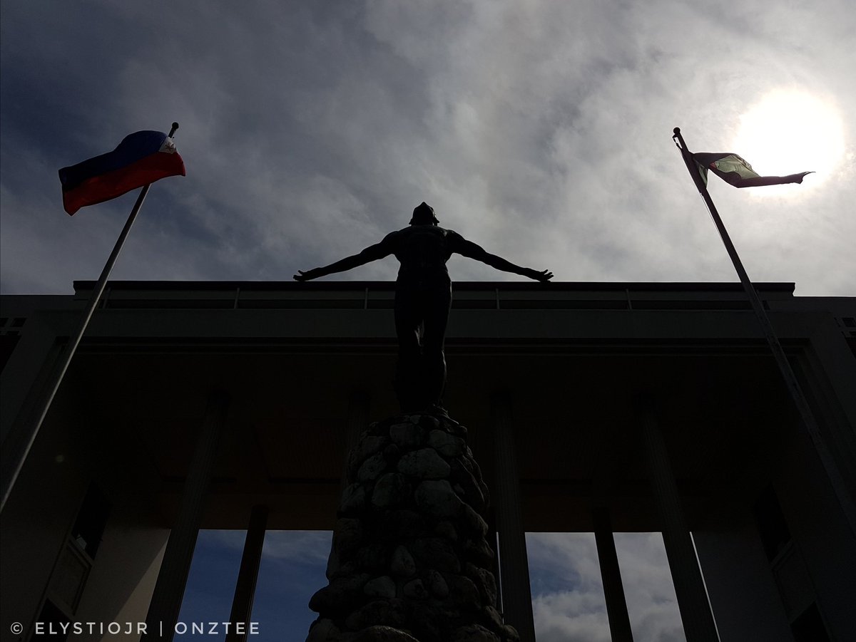 onztee11's tweet photo. TINITINGALA
#whenindiliman #universityofthephilippines #UPD #oble https://t.co/0iKBdwYmU1
