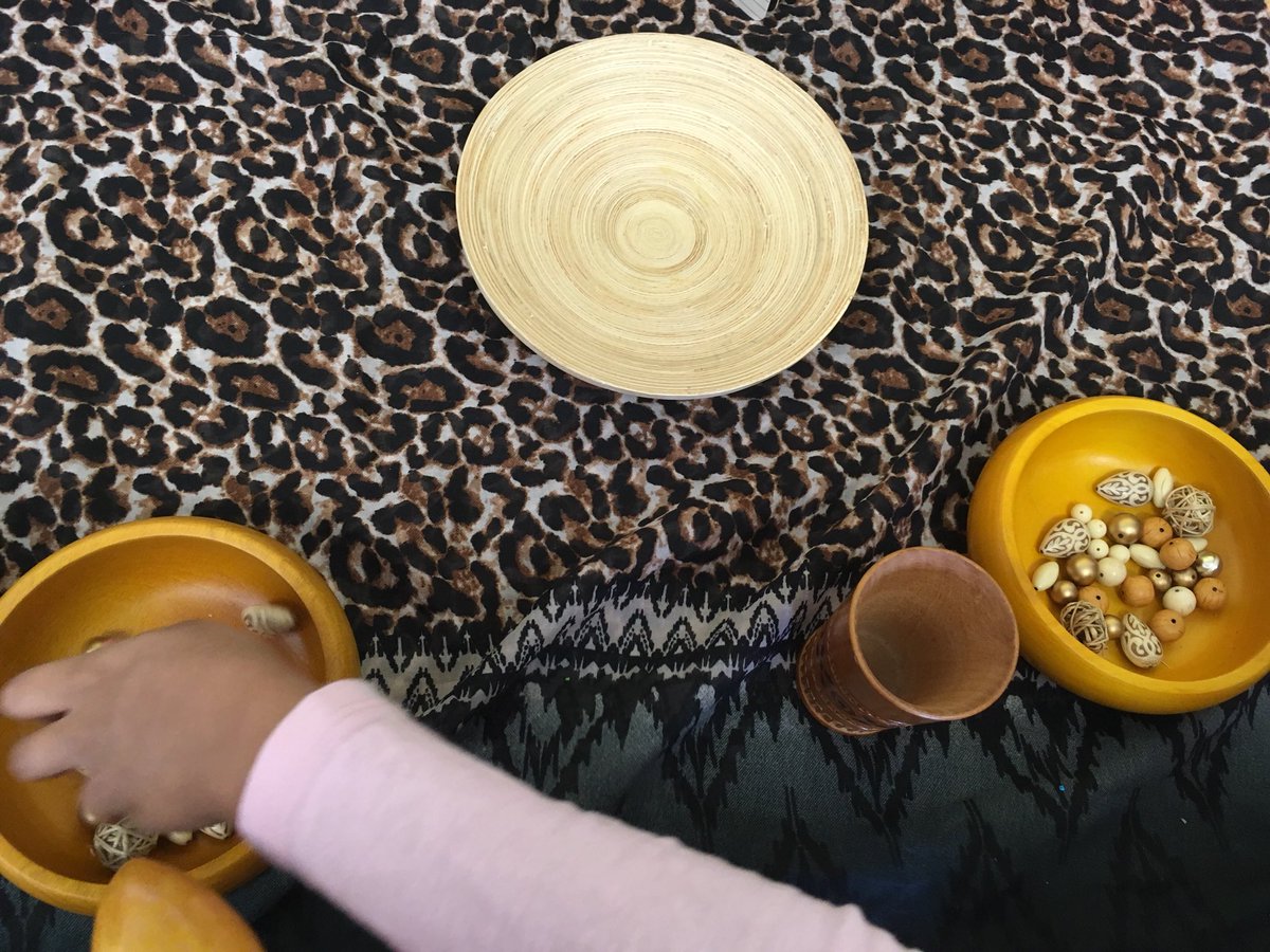 classroom106's tweet photo. Very grateful to have caught this special moment at a new invitation today. A year two student told a year one student, “I’ll give you some because you have less.” Thank you @i2Learn and @michellecr8tive for your wonderful kitchen set! #languagesoflearning https://t.co/h7tVpGp9SM