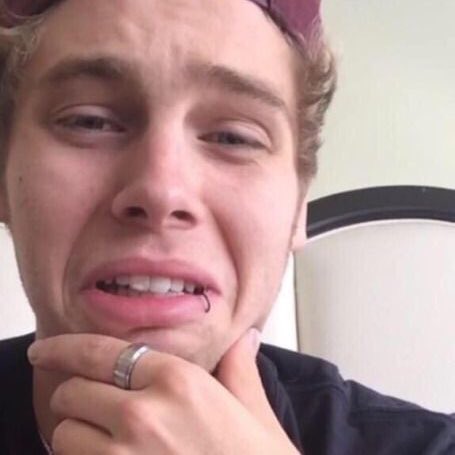 girlstalkcurls's tweet photo. @1061BLI @5SOS me not meeting 5sos like https://t.co/0Q9kFkHIhN