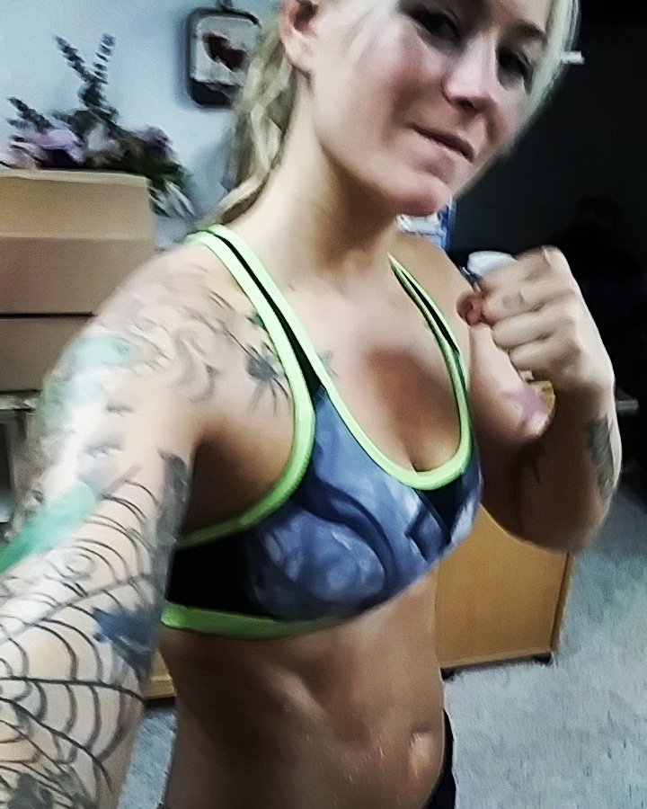 blackwidowborga's tweet photo. 😈 #wmma #promma #prodebut #championsmma #fighterchick #premierfc #nullisecundus #teamblackwidow https://t.co/KsZLWroROO