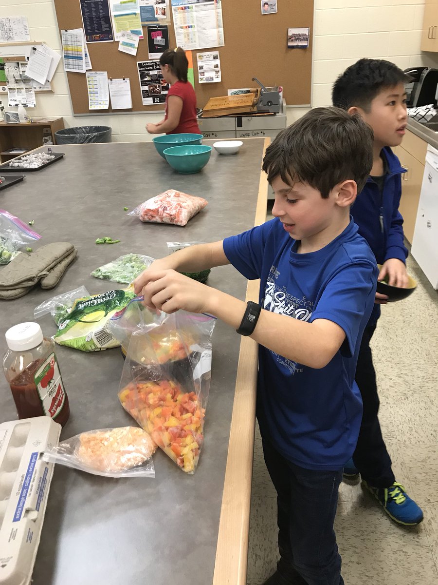 TVACookingClub's tweet photo. Today we made frittatas and had dragon fruit for dessert. We used our frozen vegetables to make them. #learningtobudget https://t.co/amSR94t1cF