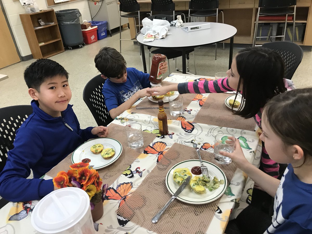TVACookingClub's tweet photo. Today we made frittatas and had dragon fruit for dessert. We used our frozen vegetables to make them. #learningtobudget https://t.co/amSR94t1cF