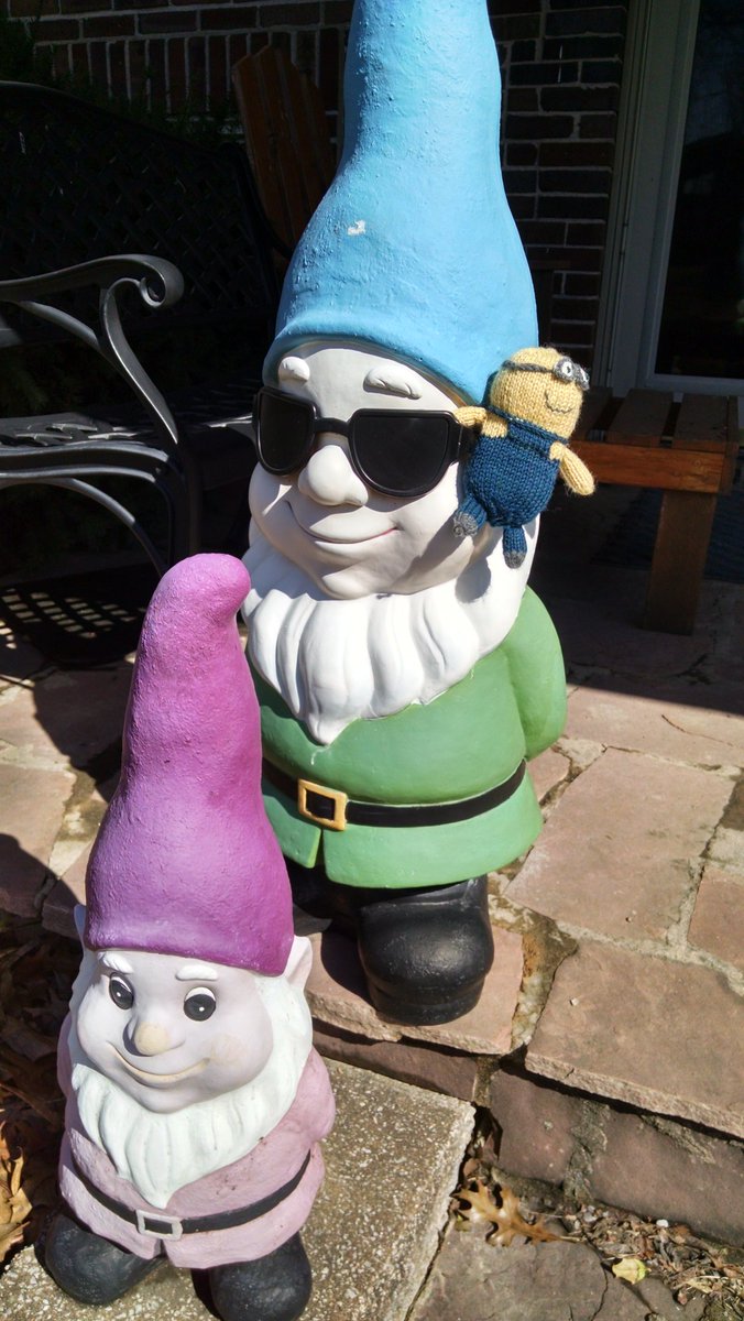 pocket_dave's tweet photo. Hangin' w my bromes😎 #MinionMonday https://t.co/PIw4NQnsmu