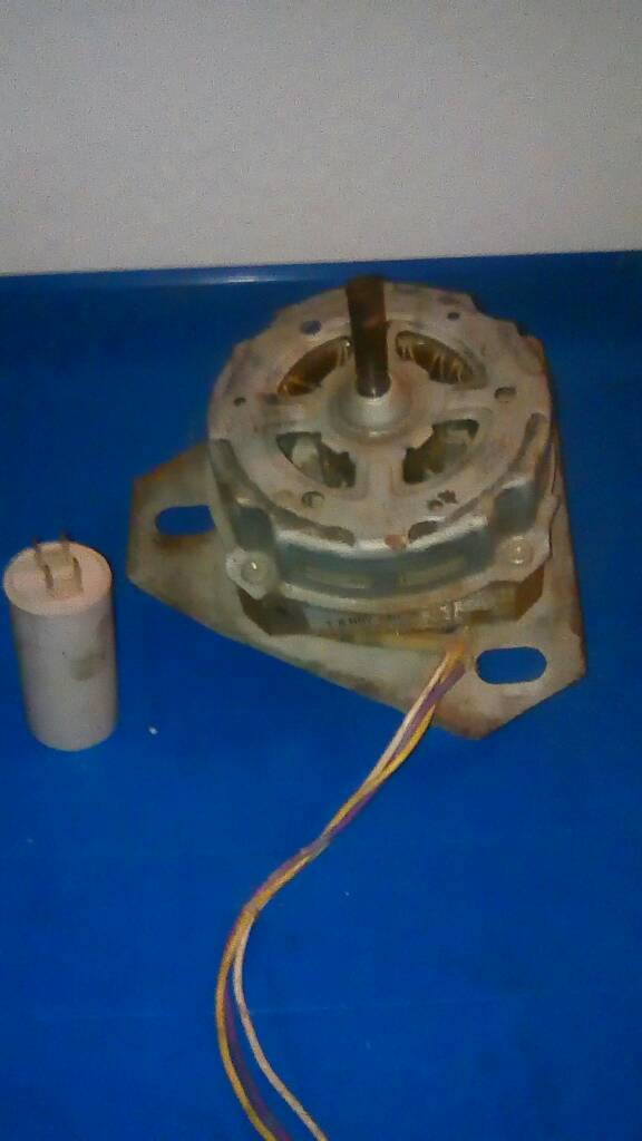 Alberto_5453's tweet photo. @AquiVENDOVE vendo 2 motores 1 para lavadora doble tina y otro para maquina trilladora o molino...04124485967 en valencia https://t.co/n5SqzsPTAA