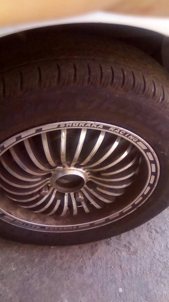 Alberto_5453's tweet photo. @AquiVENDOVE vendo 4 rines de lujo para matiz o spark con 3 chivas 13 montadas en valencia 04124485967 https://t.co/tR4iToYrD7