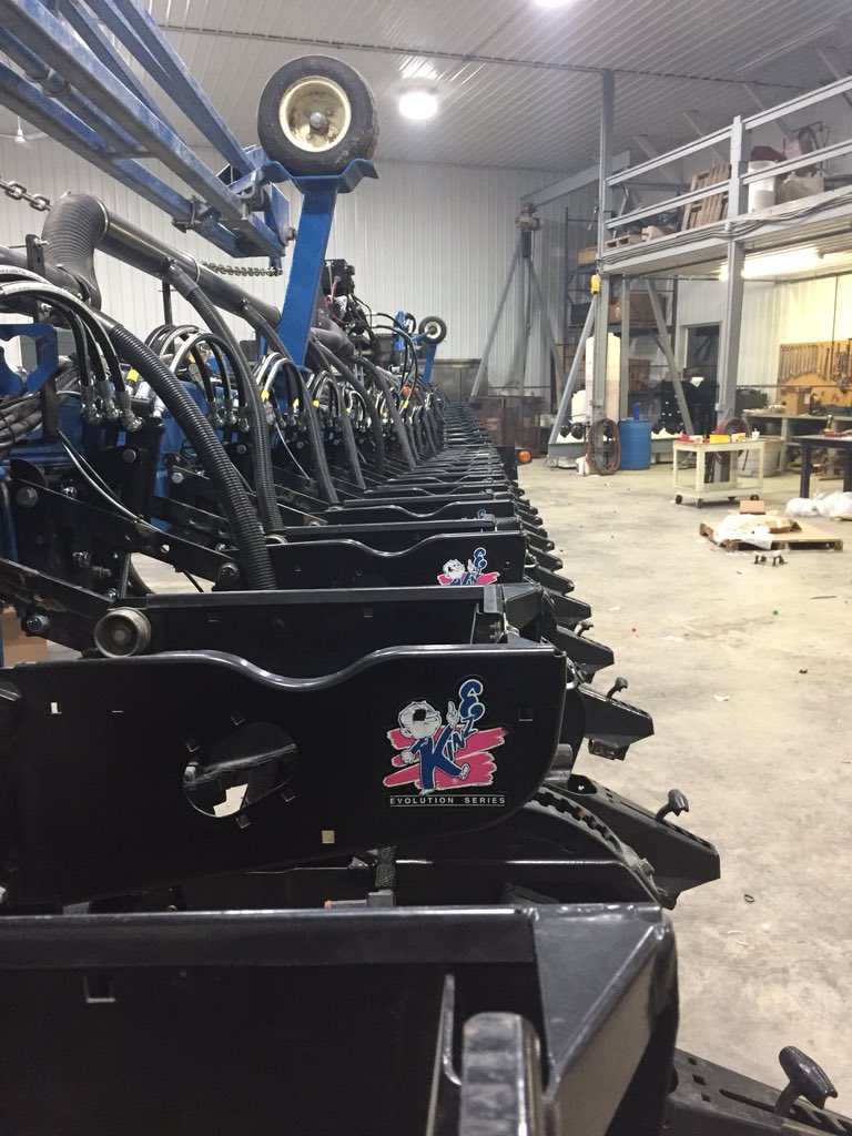 FSNextGenAg's tweet photo. Two guys, 24 rows DeltaForce, one day with custom PDM LM bracket! https://t.co/V48NBoLMvC