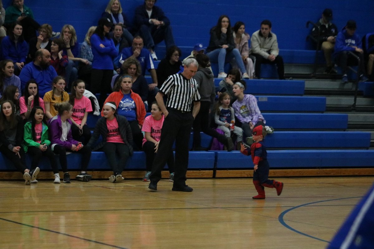 WalshWrites89's tweet photo. Halftime notes: Both teams have identical color schemes and are named Warriors. There are 24 shuttlecocks stuck in the Wahconah gym ceiling fans. Also, Spiderman is currently terrorising he court. https://t.co/5oCKt0YZtG