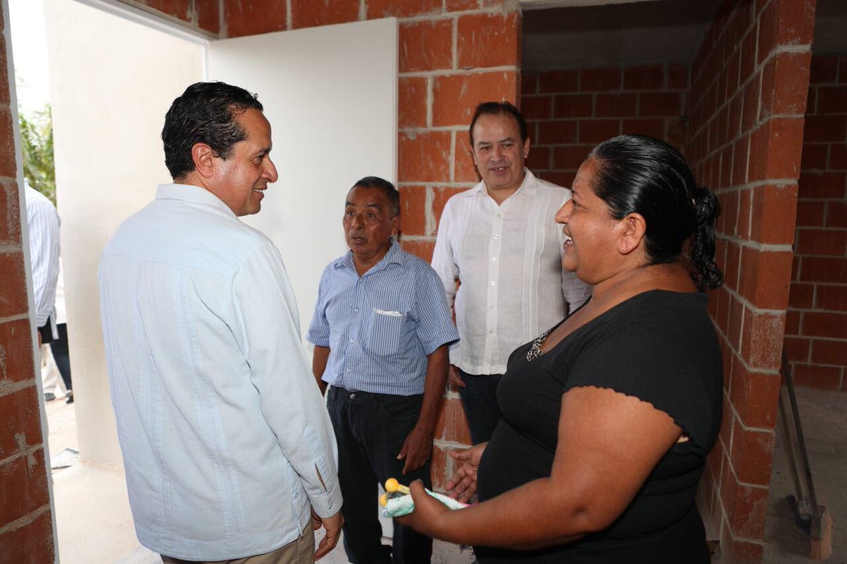 SEDETUSQROO's tweet photo. En Caobas el Gobierno del Estado atiende a las familias mediante el Programa de Vivienda Digna con la construcción de sus hogares #HayCambio #OthónPBlanco @ComunicacionQR @CarlosJoaquin @rios_rios40 https://t.co/kX63crZnml