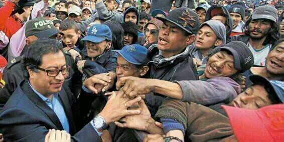 ABernalRossini's tweet image. #ElPoderDelVoto
Estos son los votantes de Petro. 
Si tendrán cédula ?