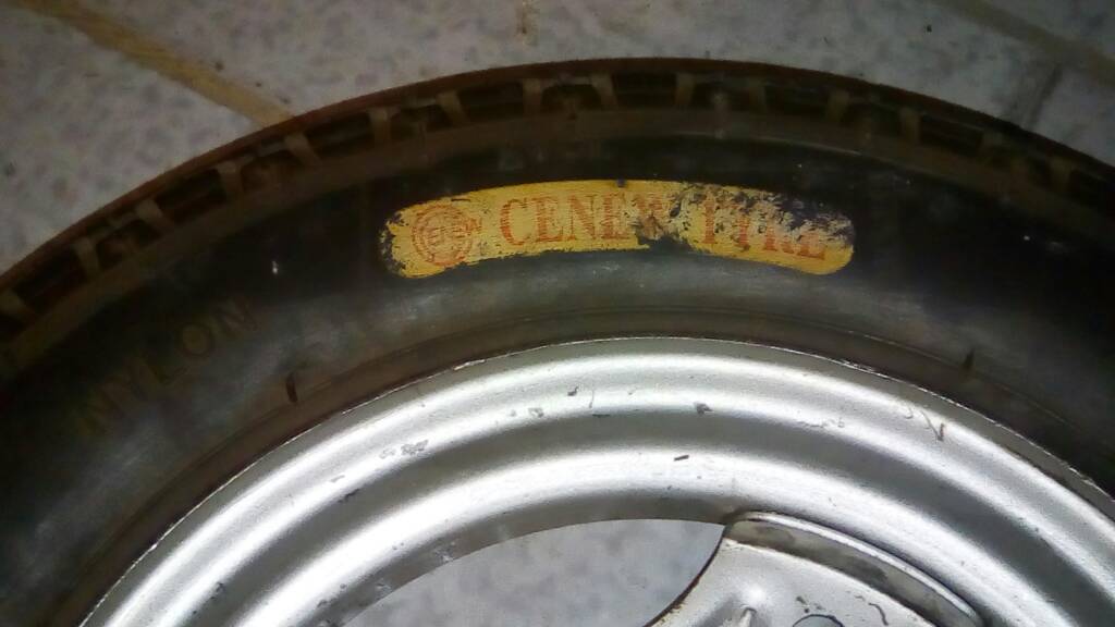 Alberto_5453's tweet photo. @AquiVENDOVE vendo caucho con rin trasero para moto mint 50cc casi ew 04124485967 en valencia tengo repuestos varios https://t.co/2Tystu7Dj8