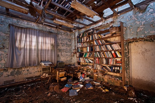 Biblioteca abandonada.