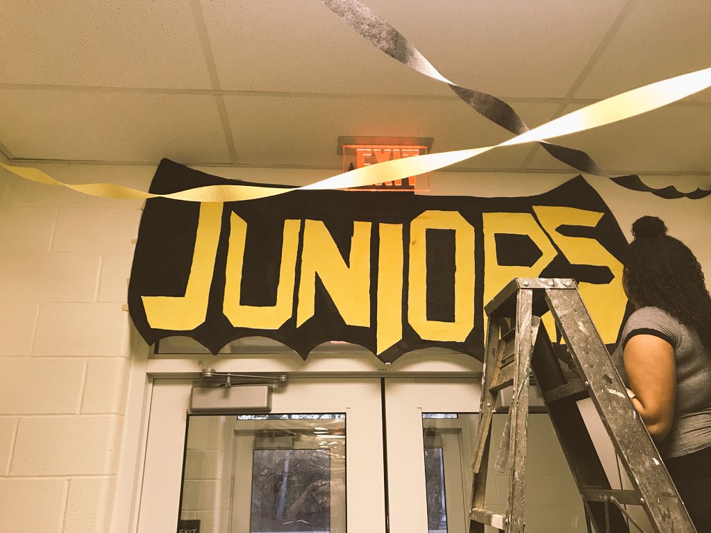 Wyomissing2019's tweet photo. There’s nothing better than seeing students come together to donate their time and effort for an amazing cause 🔹💛🖤 #FTK https://t.co/LRYburEoWW