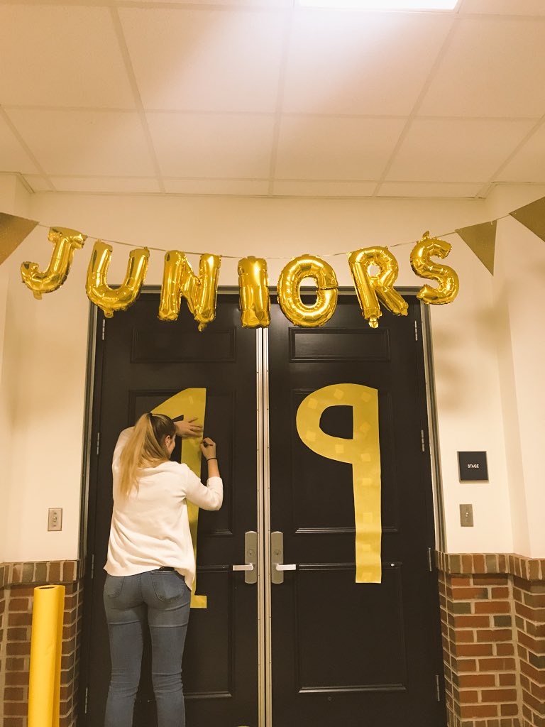 Wyomissing2019's tweet photo. There’s nothing better than seeing students come together to donate their time and effort for an amazing cause 🔹💛🖤 #FTK https://t.co/LRYburEoWW