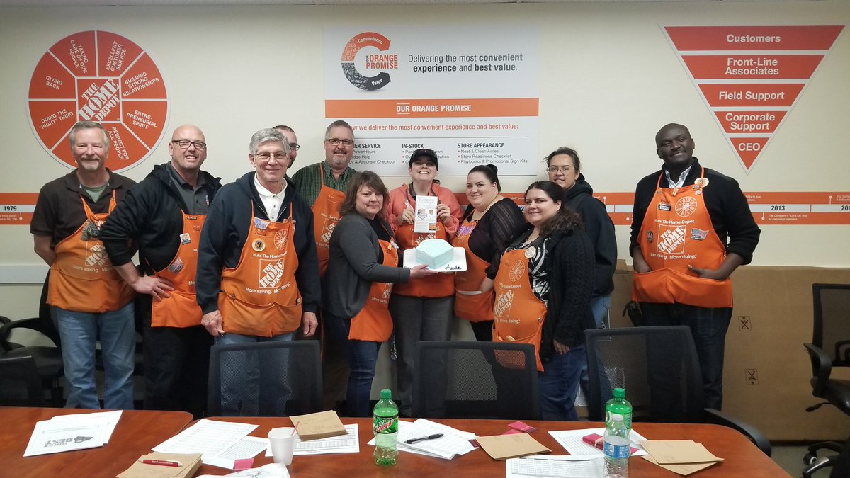 Congratulations to our pro supervisor Auria for achieving her Diamond award! Great job.