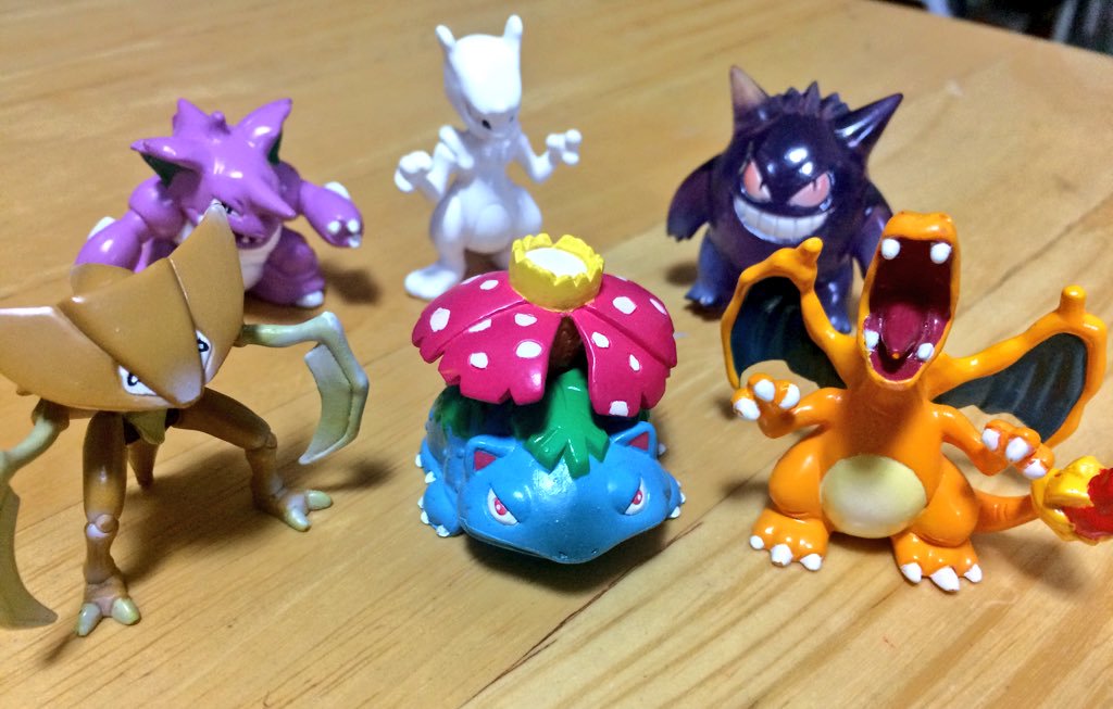 カイザーフロスト フシギバナ リザードン ゲンガー ミュウツーは持ってました 懐かしいです