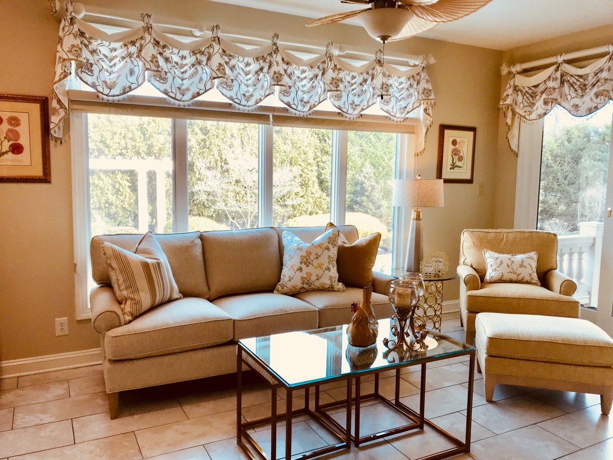 PerkinDesign's tweet photo. Kitchen sunroom, a cozy place to sip a cup of coffee, watch tv, or read a book. #njinteriordesign #phillyinteriordesign #interiordesign #perkindesigninteriors #kitchendesign https://t.co/BiYJi8uCkG