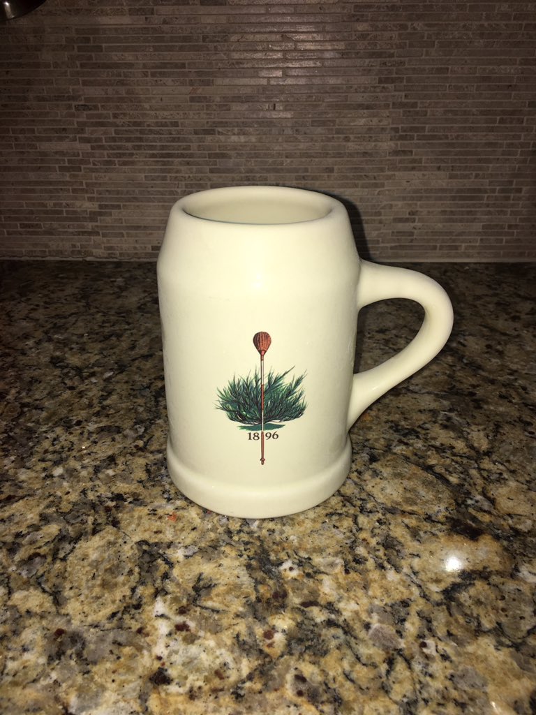 Keels44's tweet photo. @z_blair @the_fried_egg #LogoMadness The best frosty mug there is https://t.co/qQHjoxvgQg