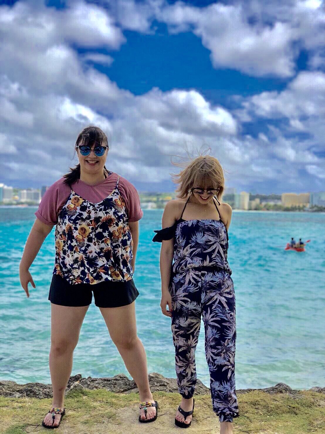 大橋ミチ子 びっくえんじぇる Auf Twitter 以前 岡井千聖さんとグアム旅行に行ってきましたっっ 海が綺麗で 中にお魚さんもたくさんいて 楽しかったなあーっっ 1年に1回はグアムに行きたいと思うくらい楽しかった 左の画像は今の携帯の