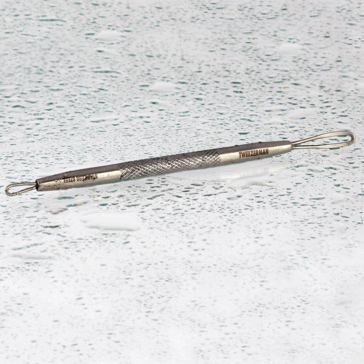 Tweezerman's tweet photo. No-Slip Skincare Tool, no problems! #complexiongoals #beautytoolexperts https://t.co/gdKqPHqwhO