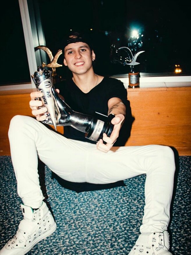 Francesca1923's tweet photo. Hay mi amor !!! @christophervele estoy tan orgullosa de ti y de los chicos 💞🔥🙌 
TE AMO !!! eres mi todo 😭💘 
Saludos desde Perú 
@christophervele https://t.co/g7evSQ8IYl