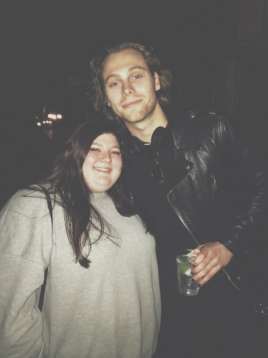 GUYS WTF IM SHOOK HOW DID THIS HAPPEN TO ME xx - Vic