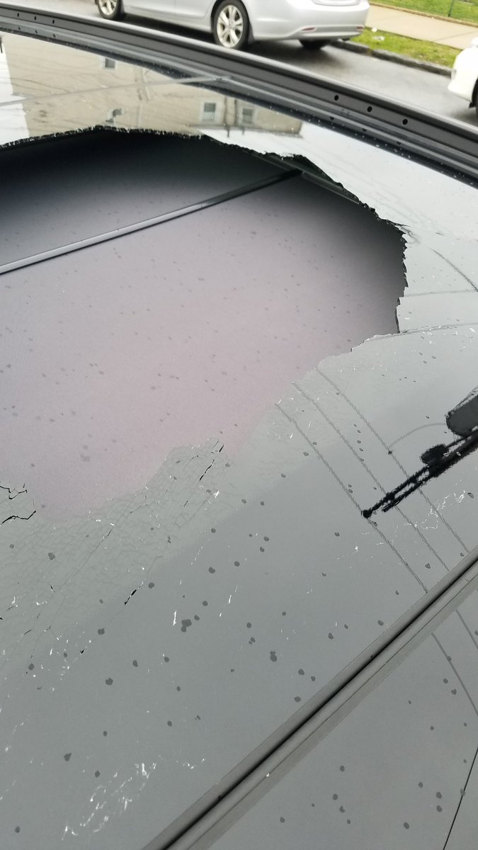 mugsy83's tweet photo. @Hyundai Hopefully the panoramic sunroof doesn't explode on the new models like they do with the older models. #whynorecall #dangeroussunroof #terriblecustomercare https://t.co/uswvMrTdSf
