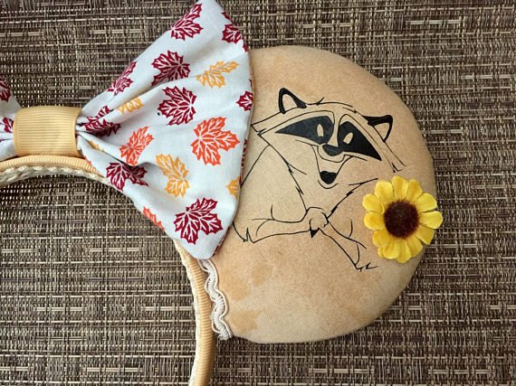 CreationsByAnaS's tweet photo. Can you paint with all the colors of the wind? 🌻💛 #Disney #Mickey #MickeyEars #WaltDisneyWorld #DisneyEars #DisneyFashion #MeekoEars #Pocahontas #PocahontasEars #ColorsOfTheWindEars #TwoStyles https://t.co/aCZyOVAWKd