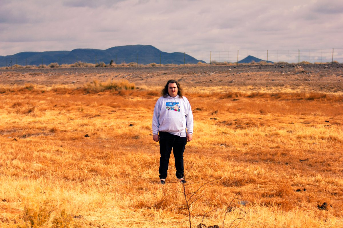 bummersco's tweet photo. havin a blast with the “family vacation” hoodie, https://t.co/F9WfEcQ93z☀️🏊🏼‍♂️ https://t.co/W5UcFcSoBS