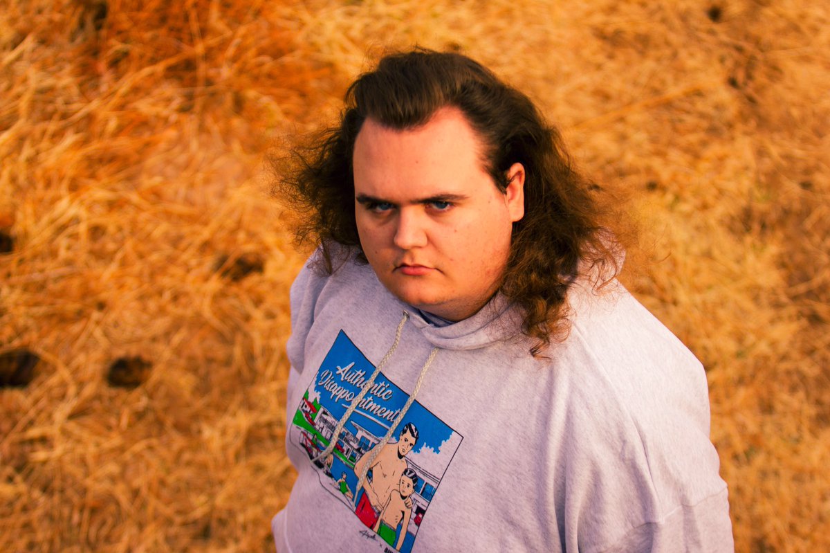 bummersco's tweet photo. havin a blast with the “family vacation” hoodie, https://t.co/F9WfEcQ93z☀️🏊🏼‍♂️ https://t.co/W5UcFcSoBS
