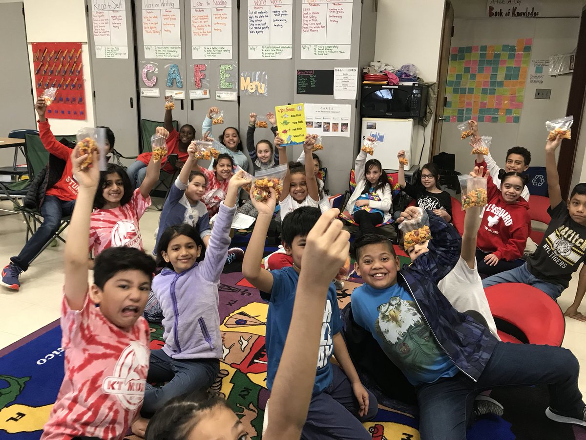 buchta23's tweet photo. Celebrating Dr. Suess week with a fun read aloud and a goldfish snack! #ktm100 #spspride #spsheart #spsmind #spsbody https://t.co/5gGuY86aW6