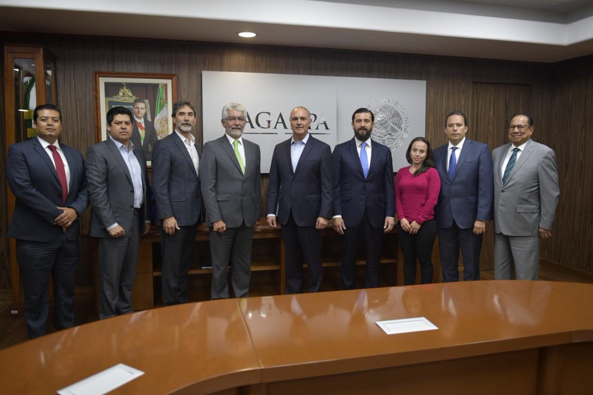 ppcalzada's tweet photo. Hoy tomé protesta al lng. Ignacio Lastra Marín como Subsecretario de Alimentación y Competitividad de @SAGARPA_mx ¡Éxito en esta nueva encomienda! https://t.co/1oJBZDRKmC